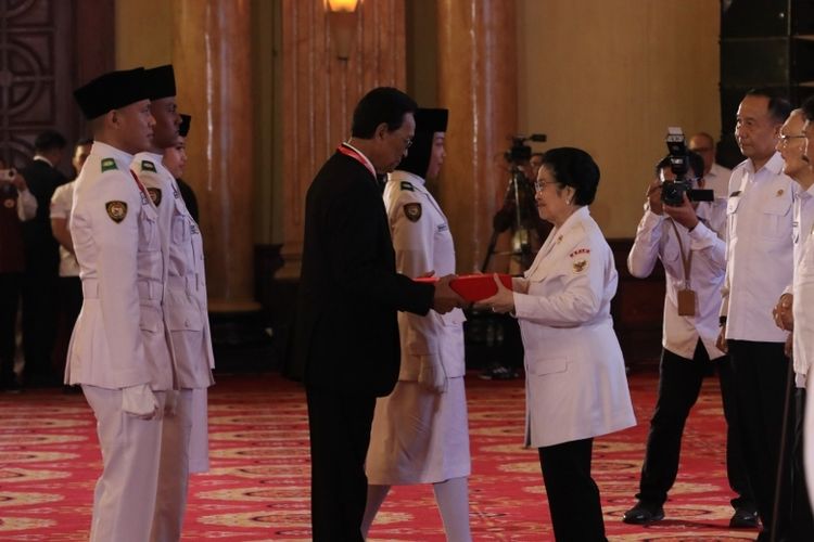 Penyerahan Duplikat Bendera Pusaka, Ketua Dewan Pengarah BPIP Megawati Soekarnoputri Ceritakan Perjuangan dan Nilai Simbolis Merah Putih